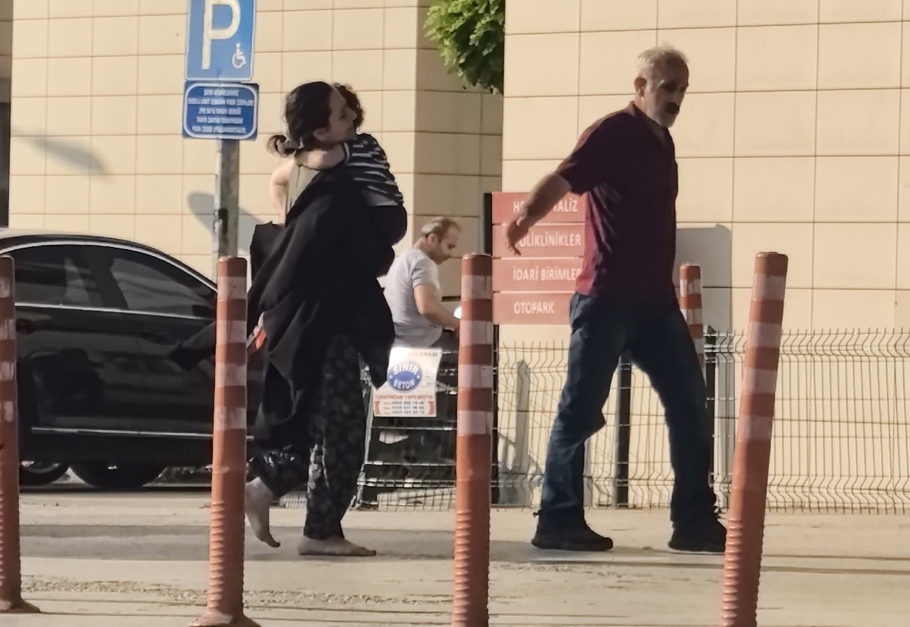 Bursa’da 3. kattan düşen 2 yaşındaki çocuk ağır yaralandı 