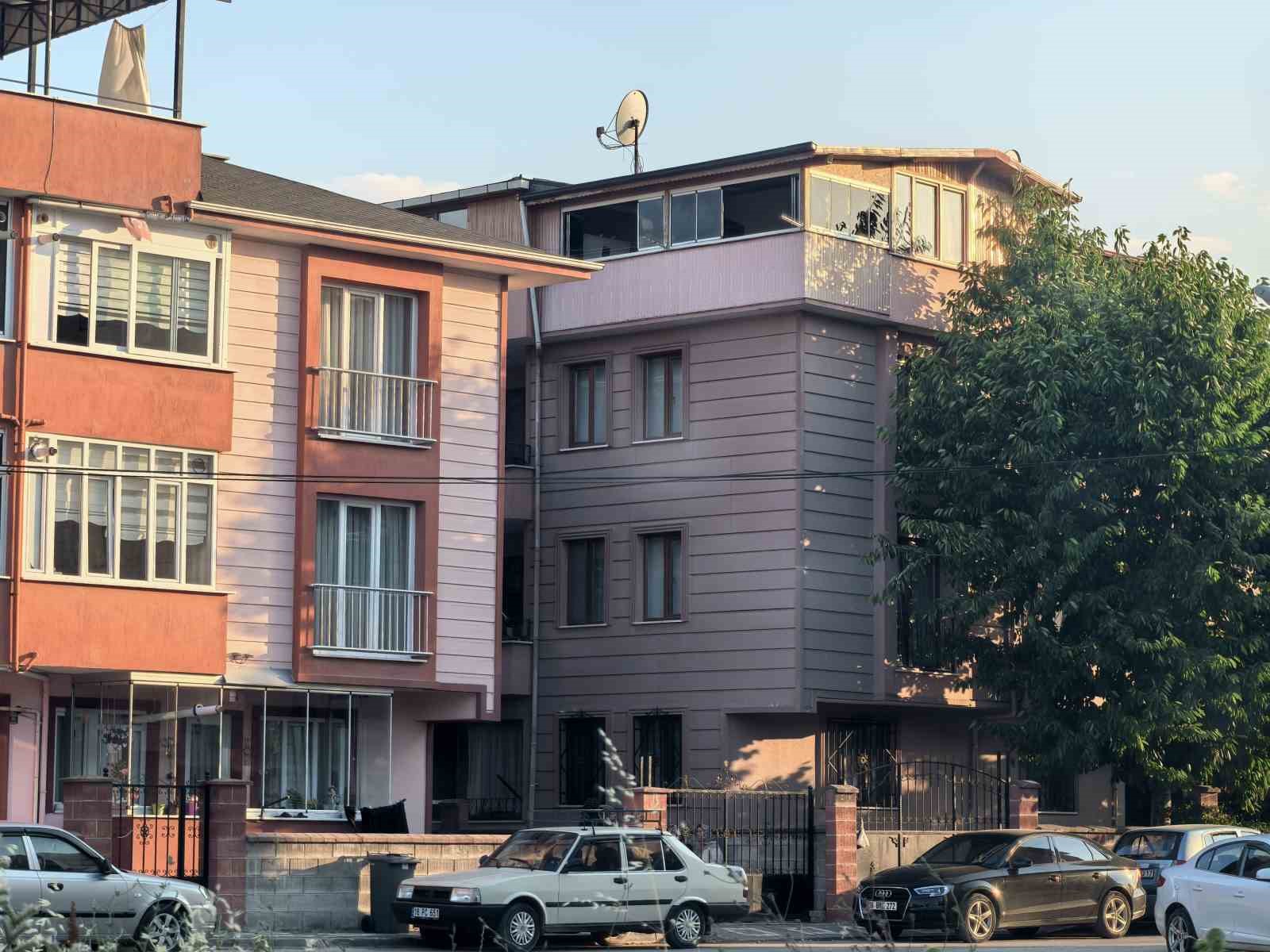 Bursa’da 3. kattan düşen 2 yaşındaki çocuk ağır yaralandı 