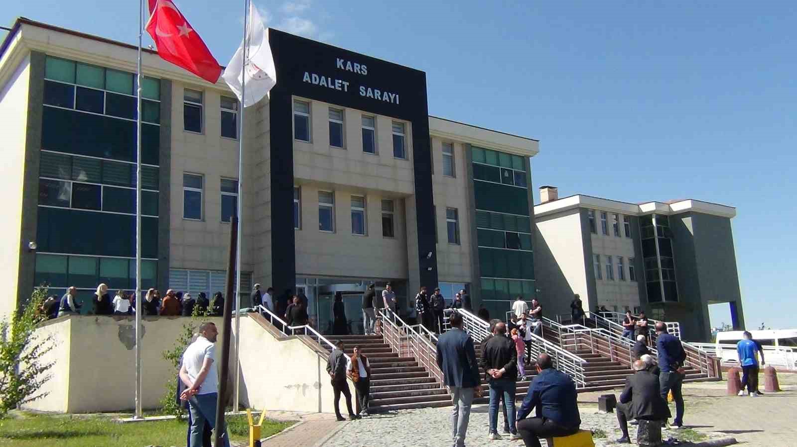 Kars’ta 6 yaşındaki çocuğun ölümüne neden olan 5 sanığın yargılanmasına başlandı 