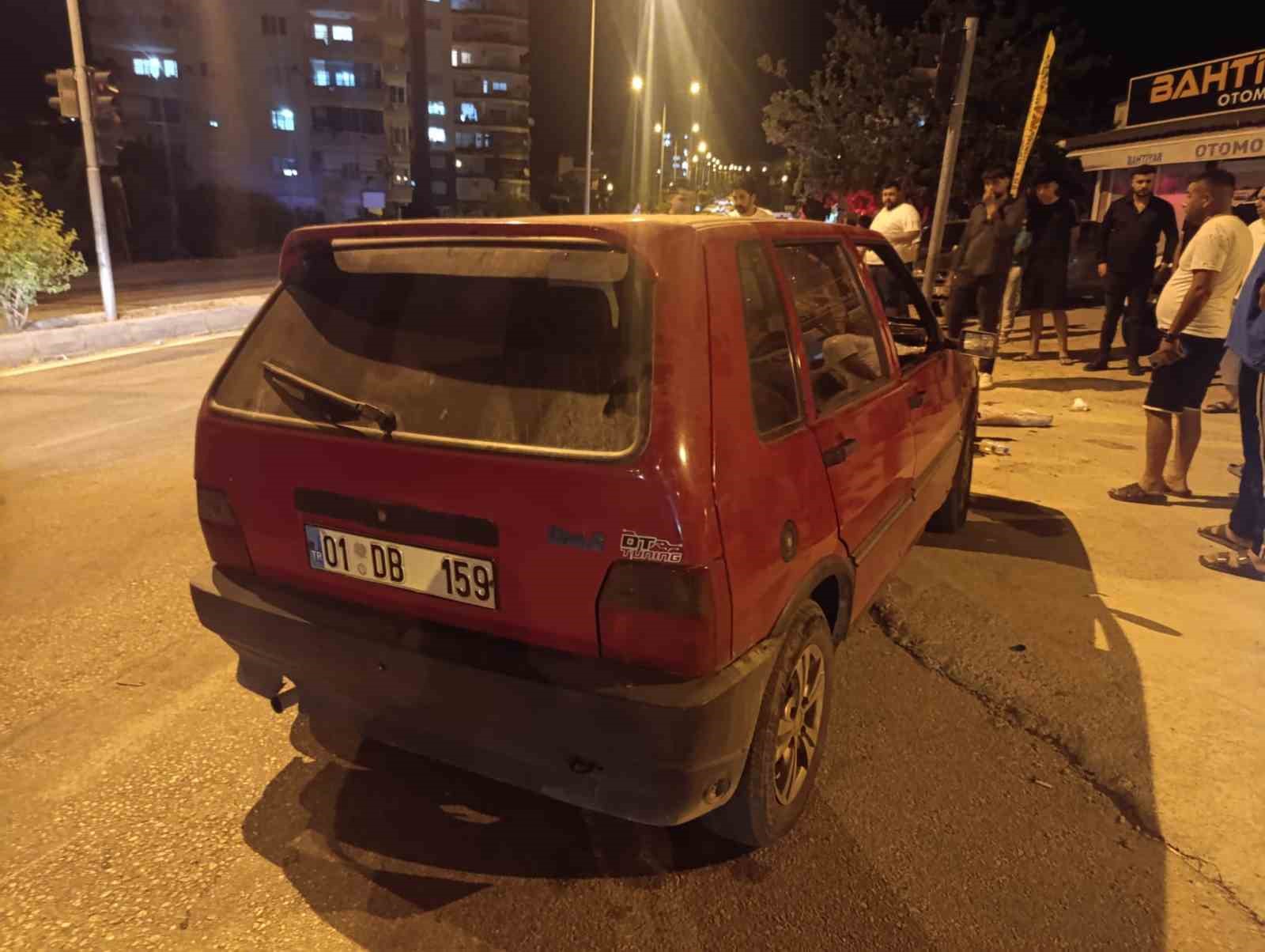 Otomobil motosiklete çarptı, o anlar kamerada 