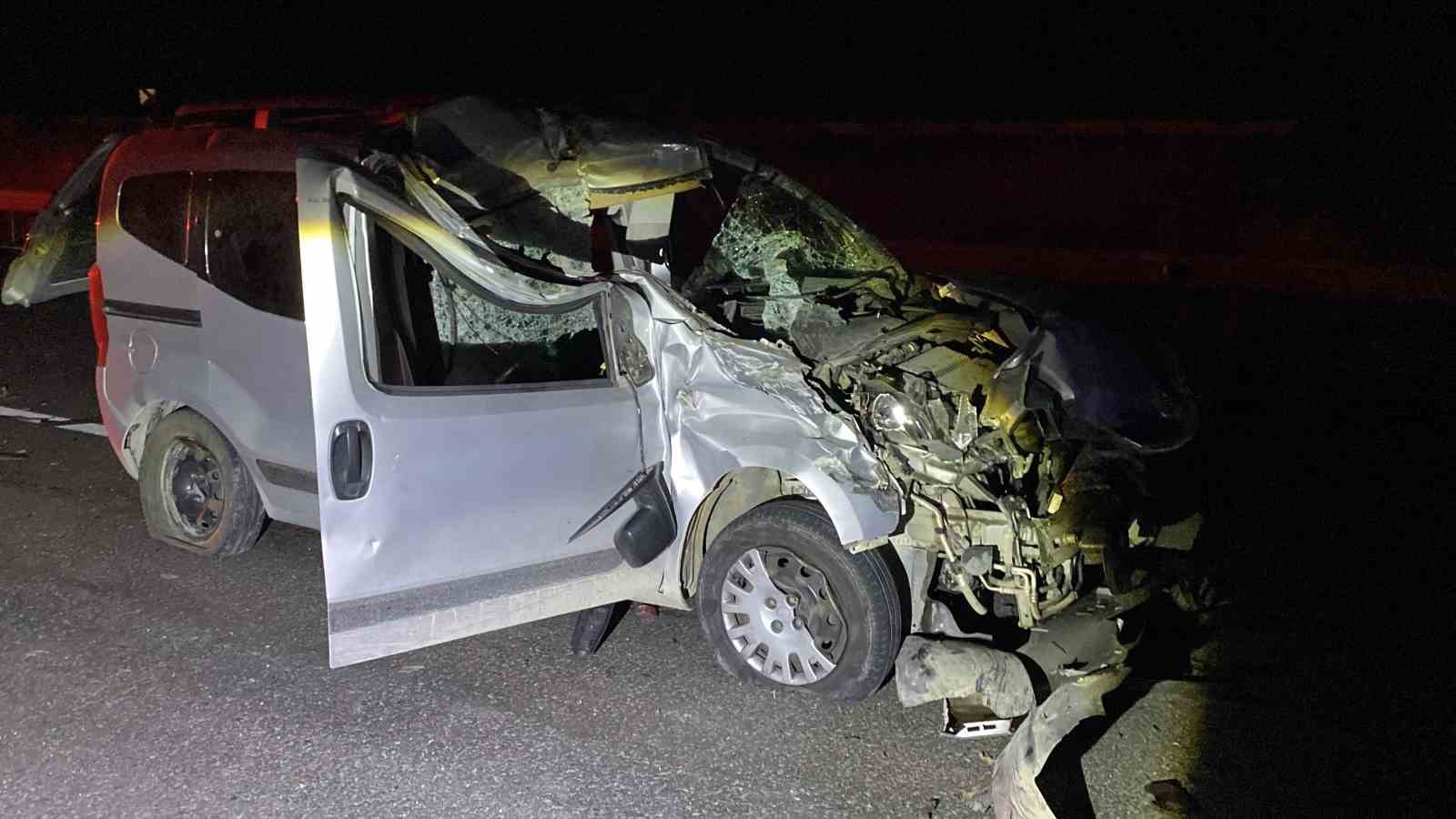 Bursa’da kontrolden çıkan araç tıra çarptı: 1 ağır yaralı 