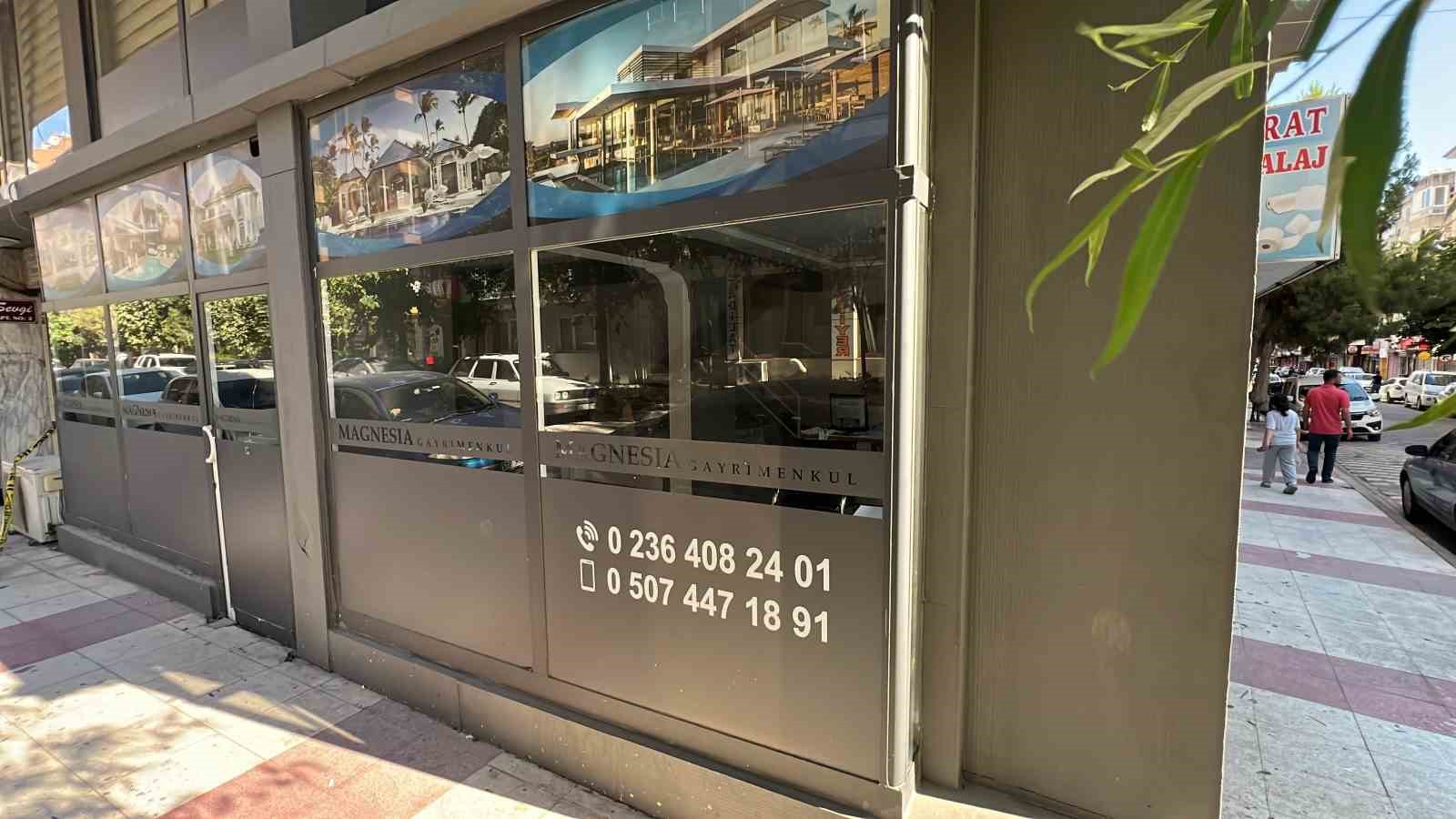 Manisa’da emlak ofisinde silahlı kavga: 1 ölü, 3 yaralı 