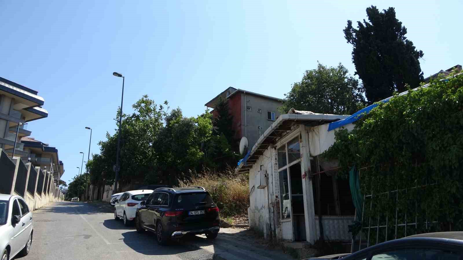 Üsküdar’da mahalleliden belediyeye tepki: 