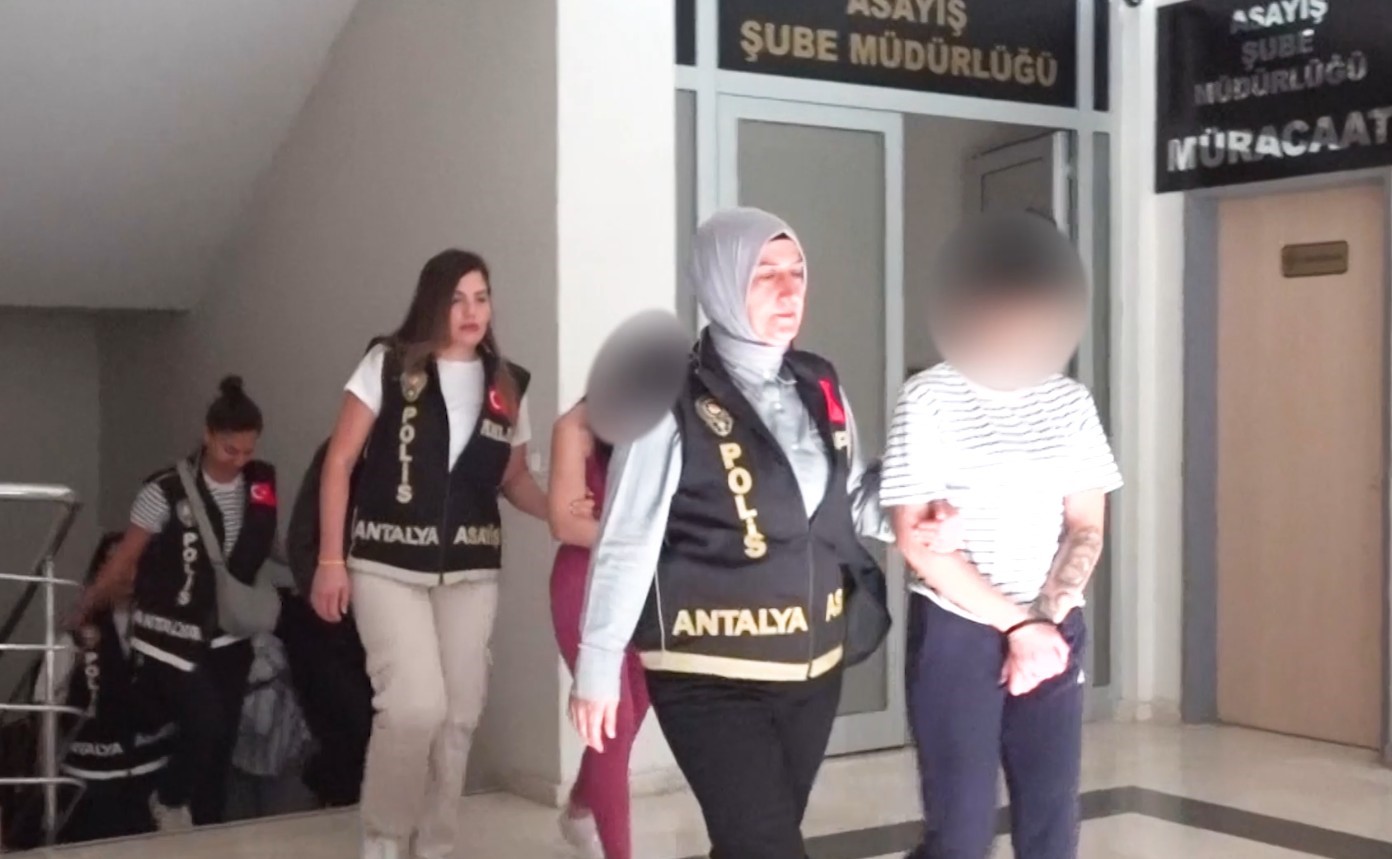 Fuhuş bahanesiyle çağırdıkları kişileri gasp ettiler 
