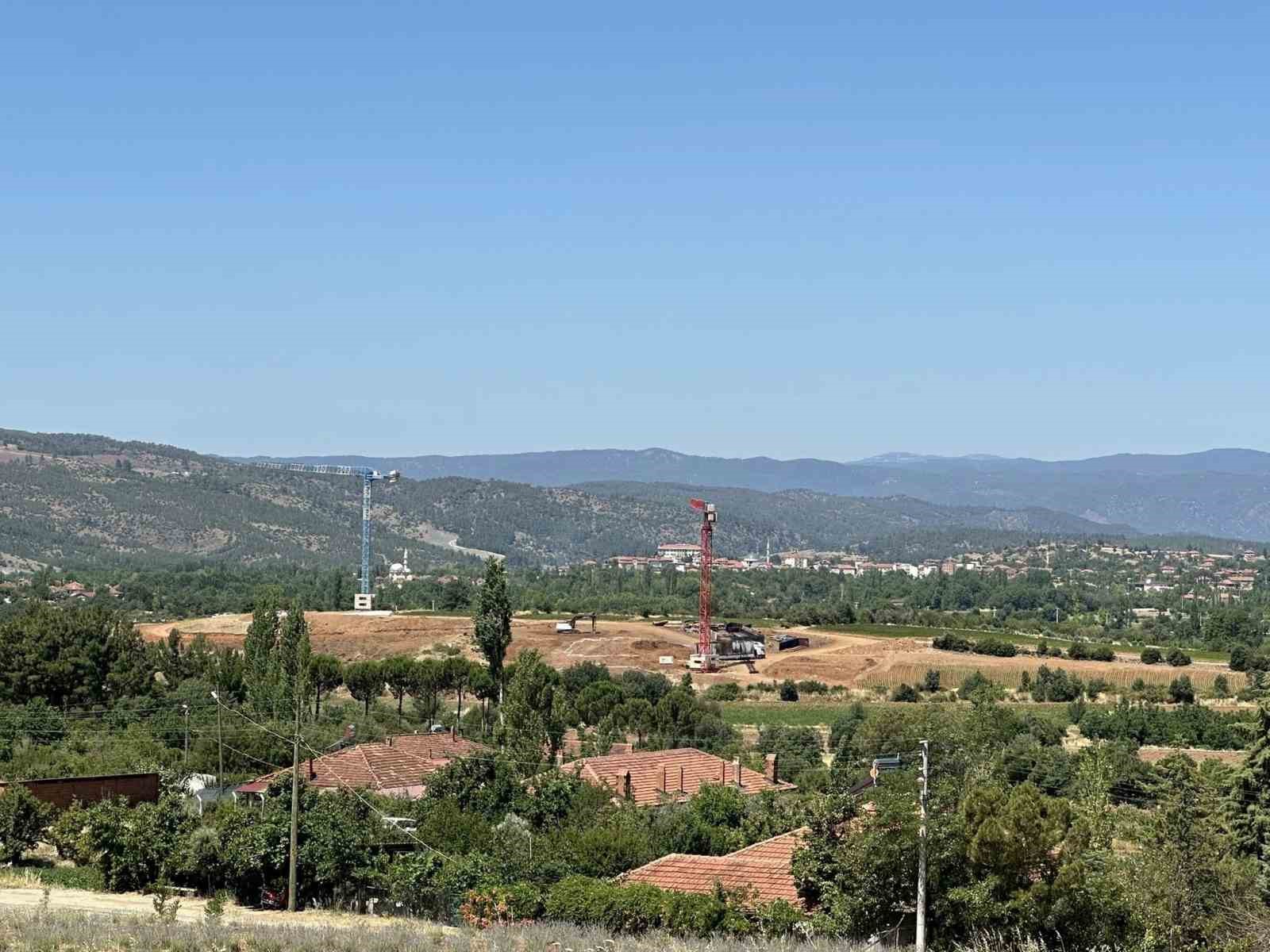Başkan Pütün, yapımına başlanan Beyağaç toplu konutlarını inceledi 
