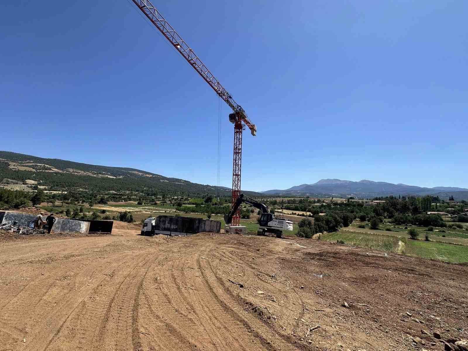 Başkan Pütün, yapımına başlanan Beyağaç toplu konutlarını inceledi 