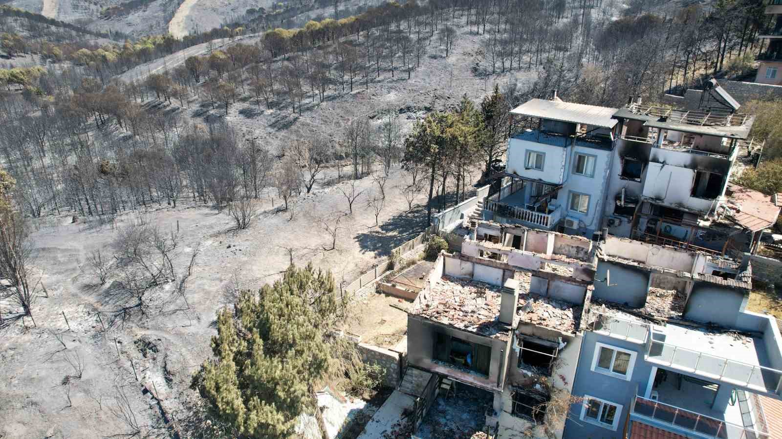 İzmir’in gözde yazlık merkezi hayalet kasabaya döndü 