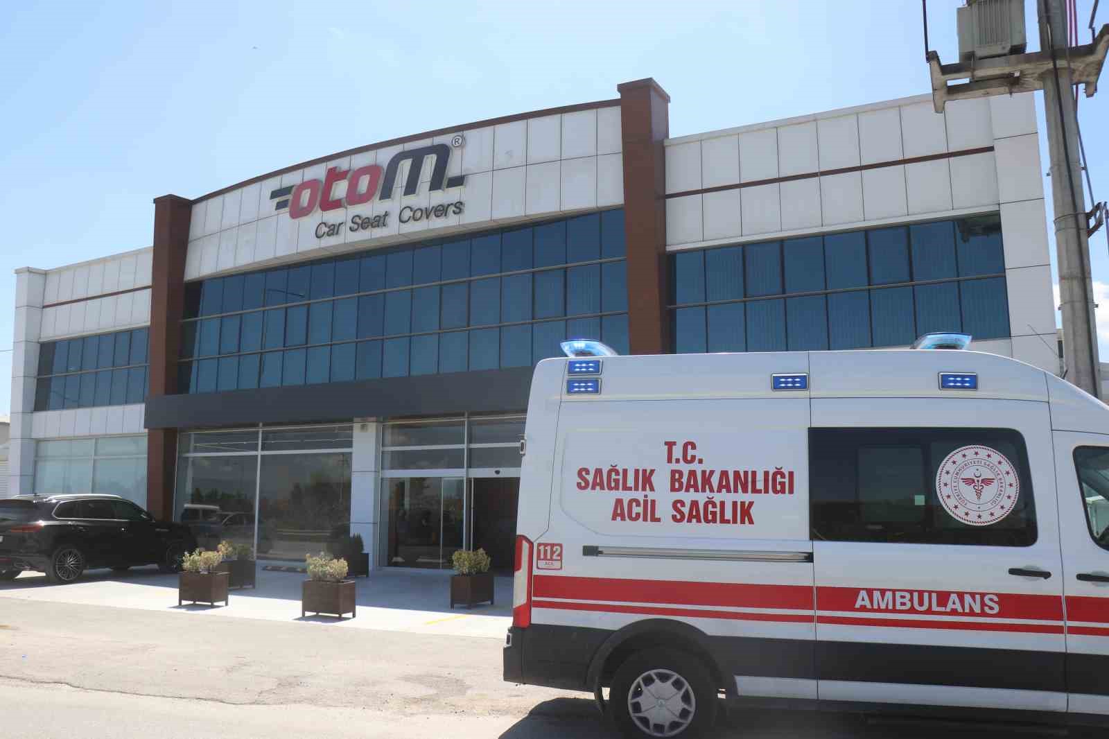 Depremden dakikalar sonra korku dolu anlar, fabrika tavanı çöktü: Göçük altında kalan 3 kişi yaralandı 