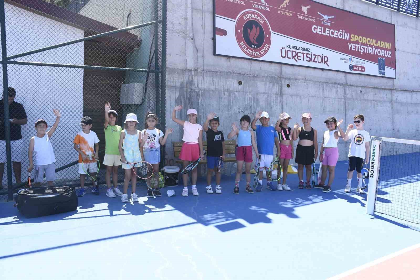 Geleceğin tenisçileri Kuşadası’nda yetişiyor 