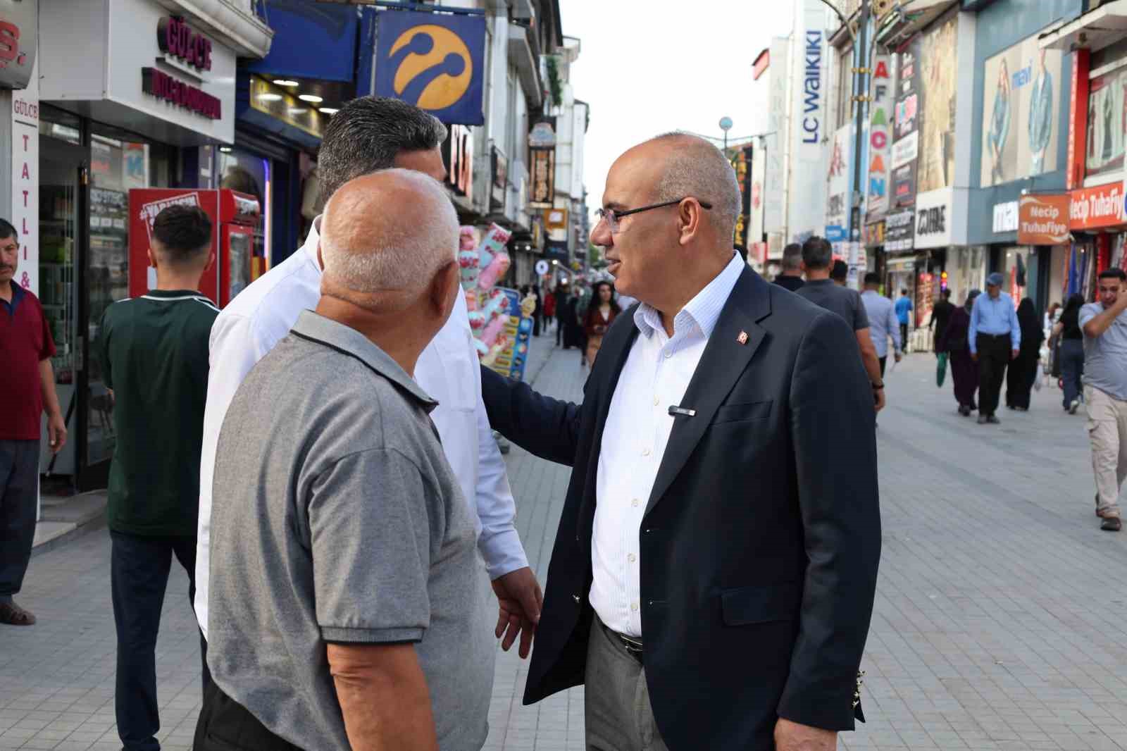 Ağrı Valisi Koç esnafı ziyaret etti, vatandaşların taleplerini dinledi 