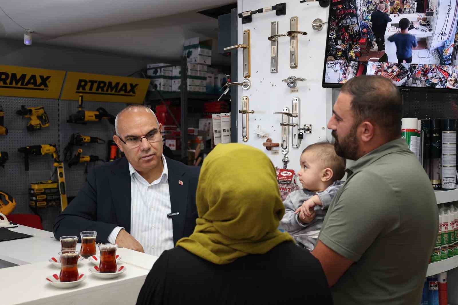 Ağrı Valisi Koç esnafı ziyaret etti, vatandaşların taleplerini dinledi 