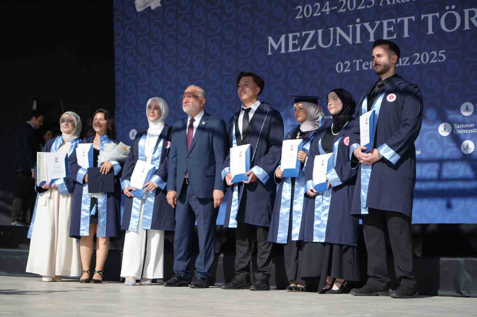 Yemenli öğrenci Samsun’da üniversite birincisi oldu 