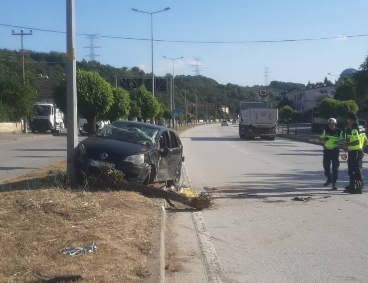 Düzce’de kamyon ile otomobil çarpıştı: 1 ölü 