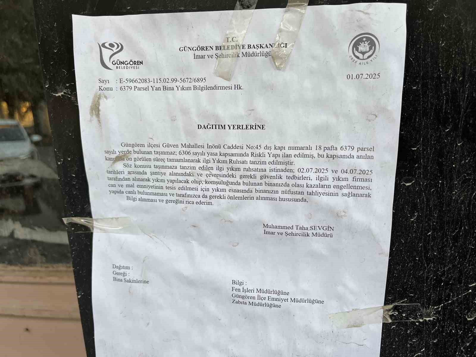 Güngören’de yıkım sırasında yandaki binanın 4. ve 5. kat duvarlarının olmadığı fark edildi 