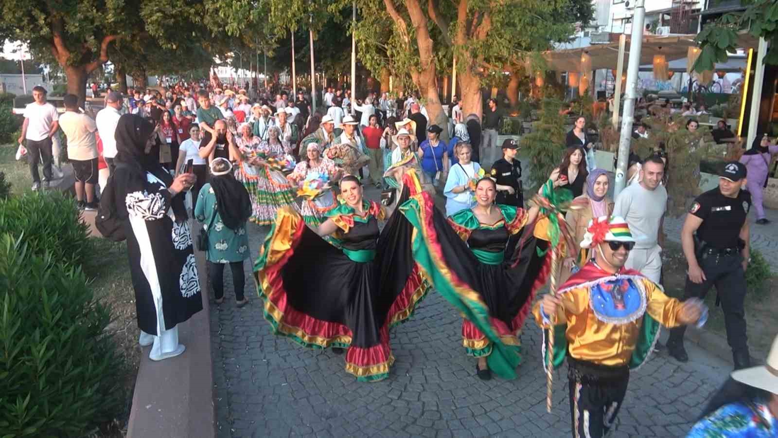 38. TUFAG Uluslararası Halk Dansları Festivali renkli görüntülerle başladı 
