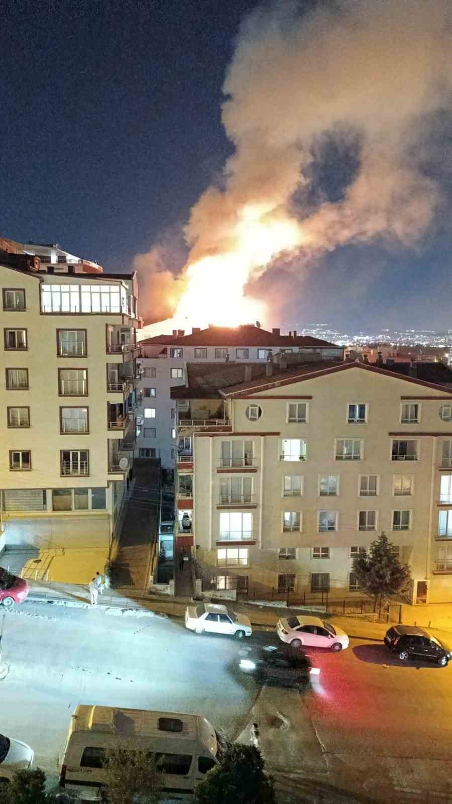 Ankara’da çatı katı yangını 