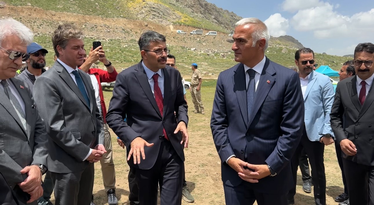 Bakan Ersoy Yüksekova’da 