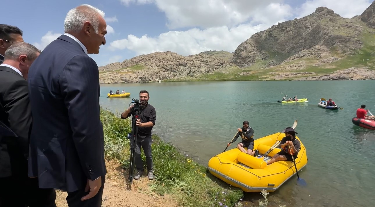 Bakan Ersoy Yüksekova’da 