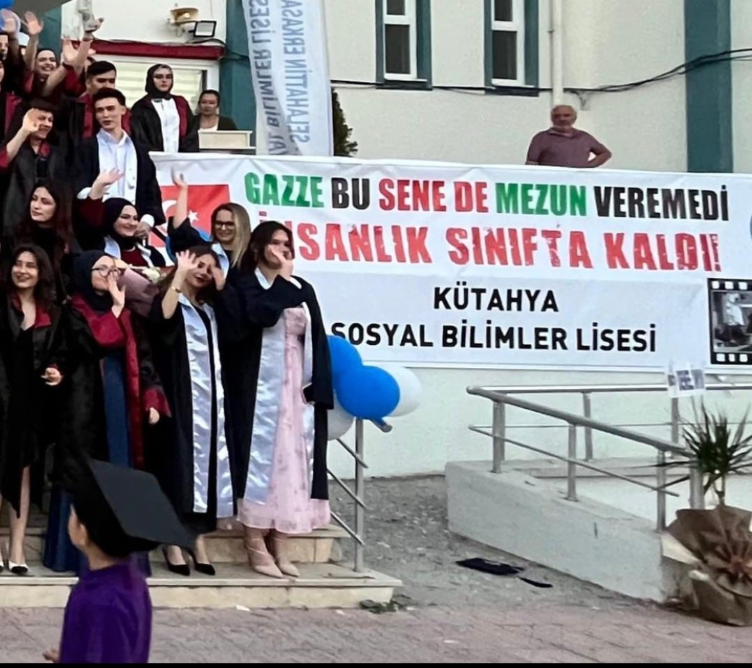Mezun öğrencilerden Gazze için anlamlı mesaj 