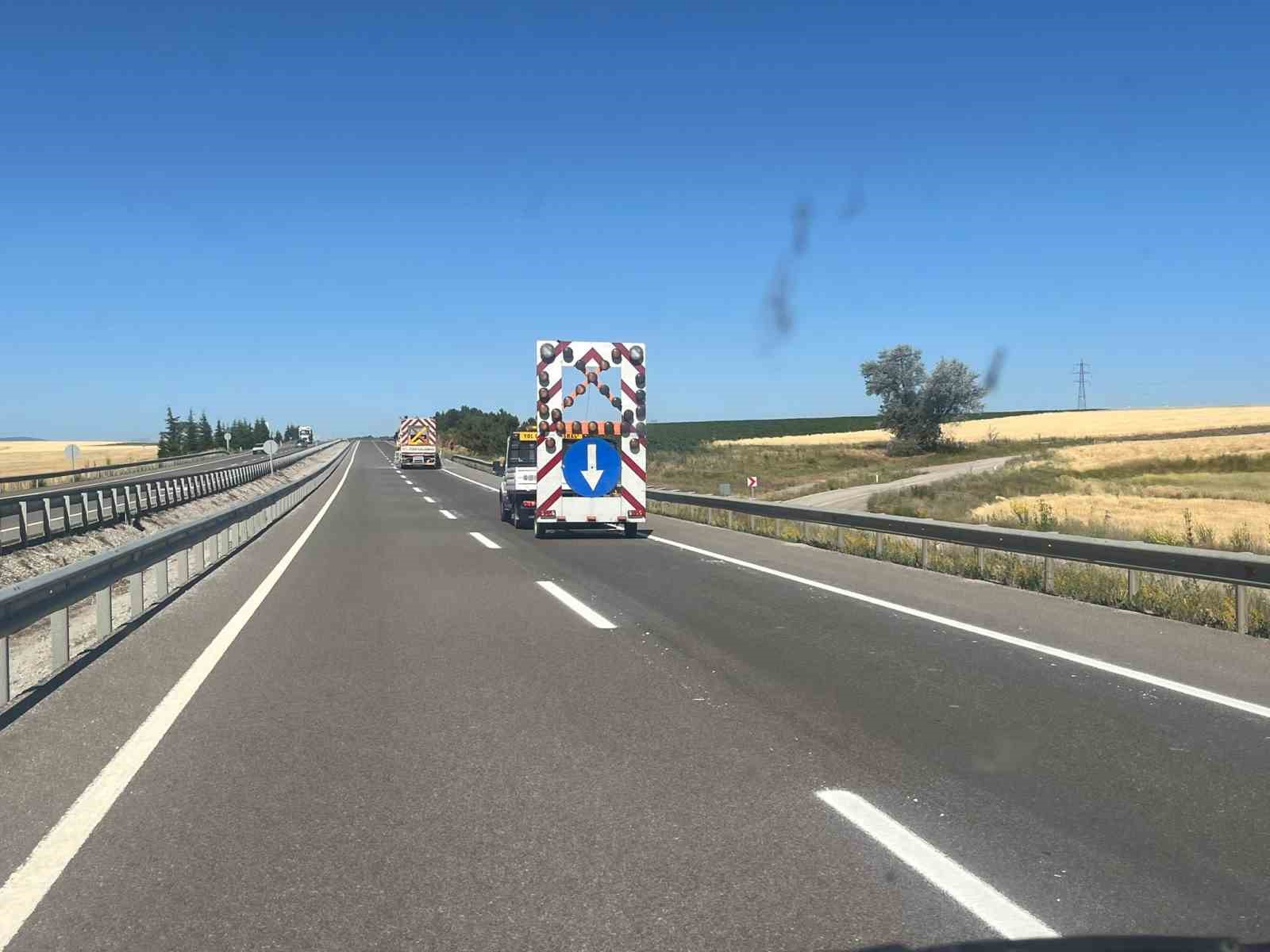 Kütahya-Tavşanlı karayolundaki 24 saatlik yol bakımı sürücülerden tam not aldı 