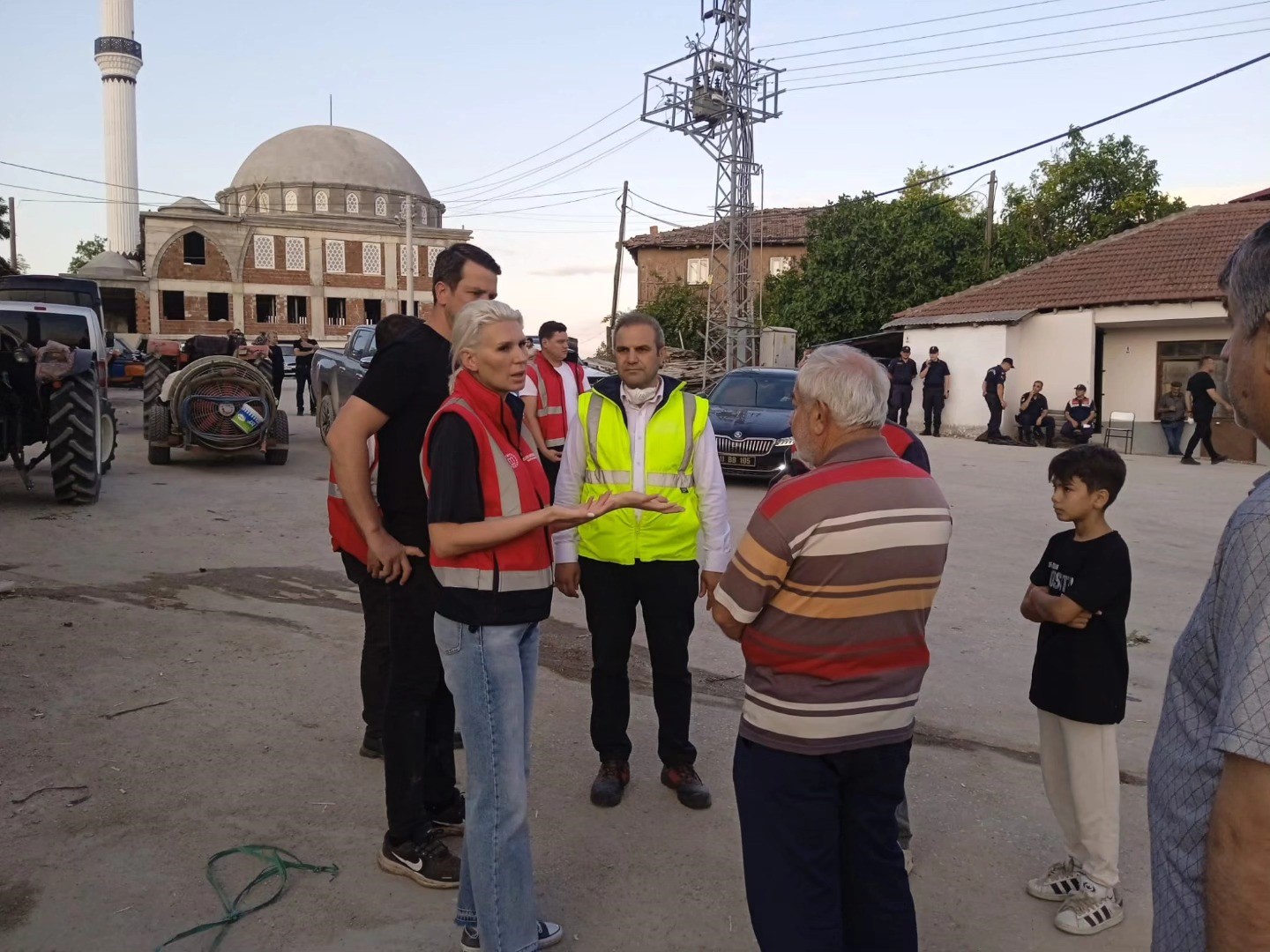 Bayırköy Belediyesi’nden Zobran köyünde çıkan yangına destek 