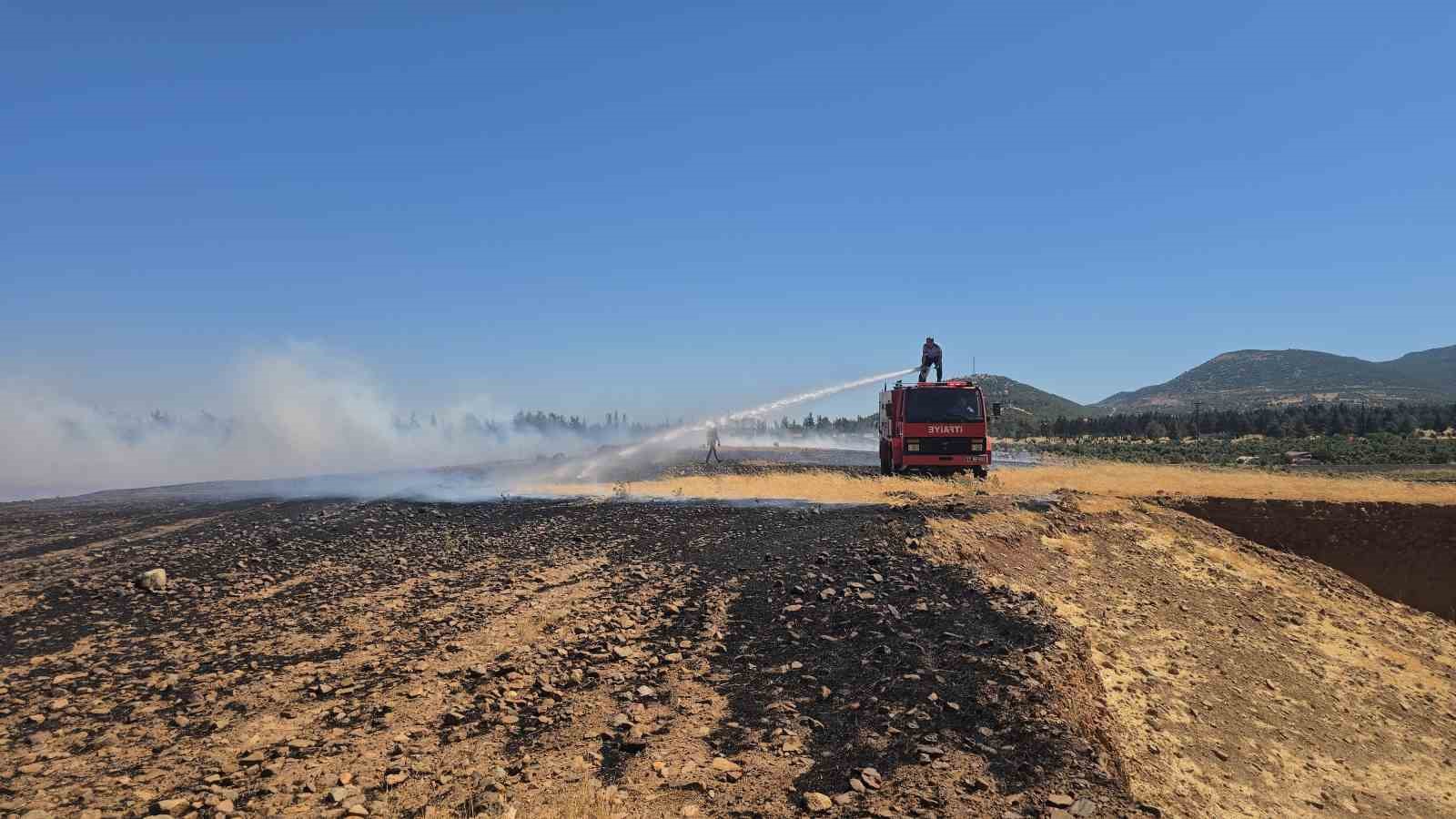 İslahiye’de 150 dönüm arazi kül oldu 