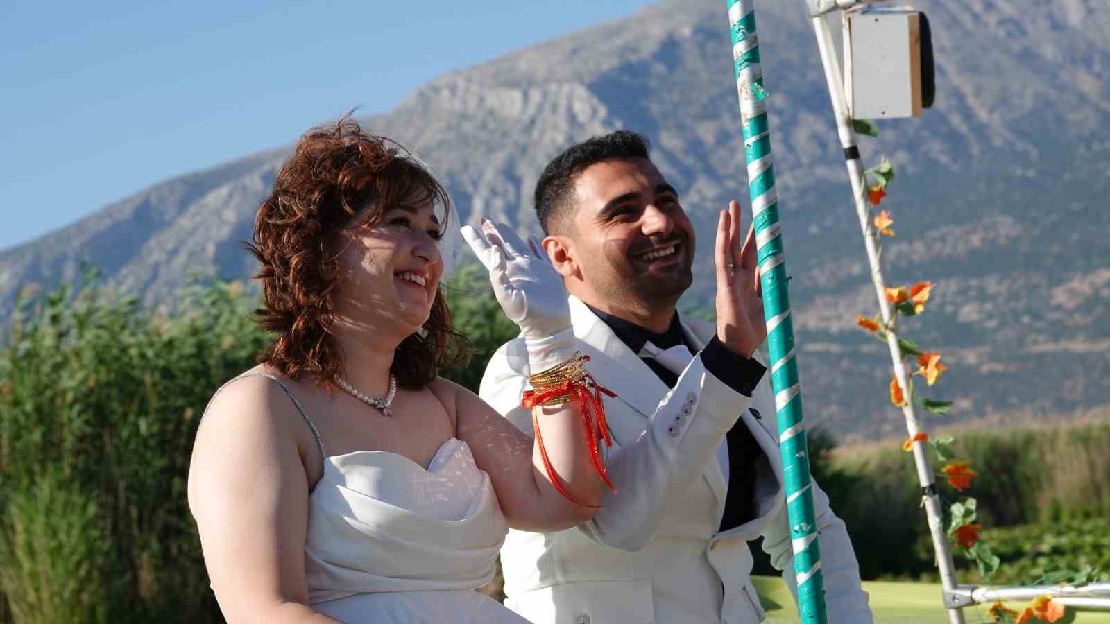 Nilüferler arasında unutulmaz nikah töreni 