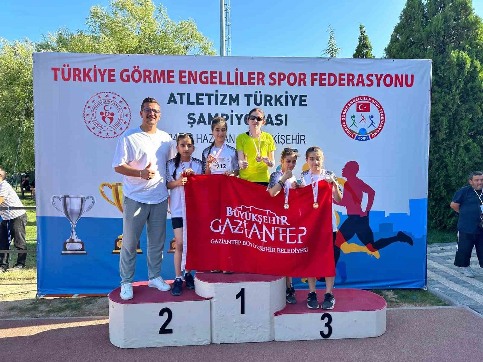 Büyükşehir Belediye Sporcuları büyük başarıya imza attı 