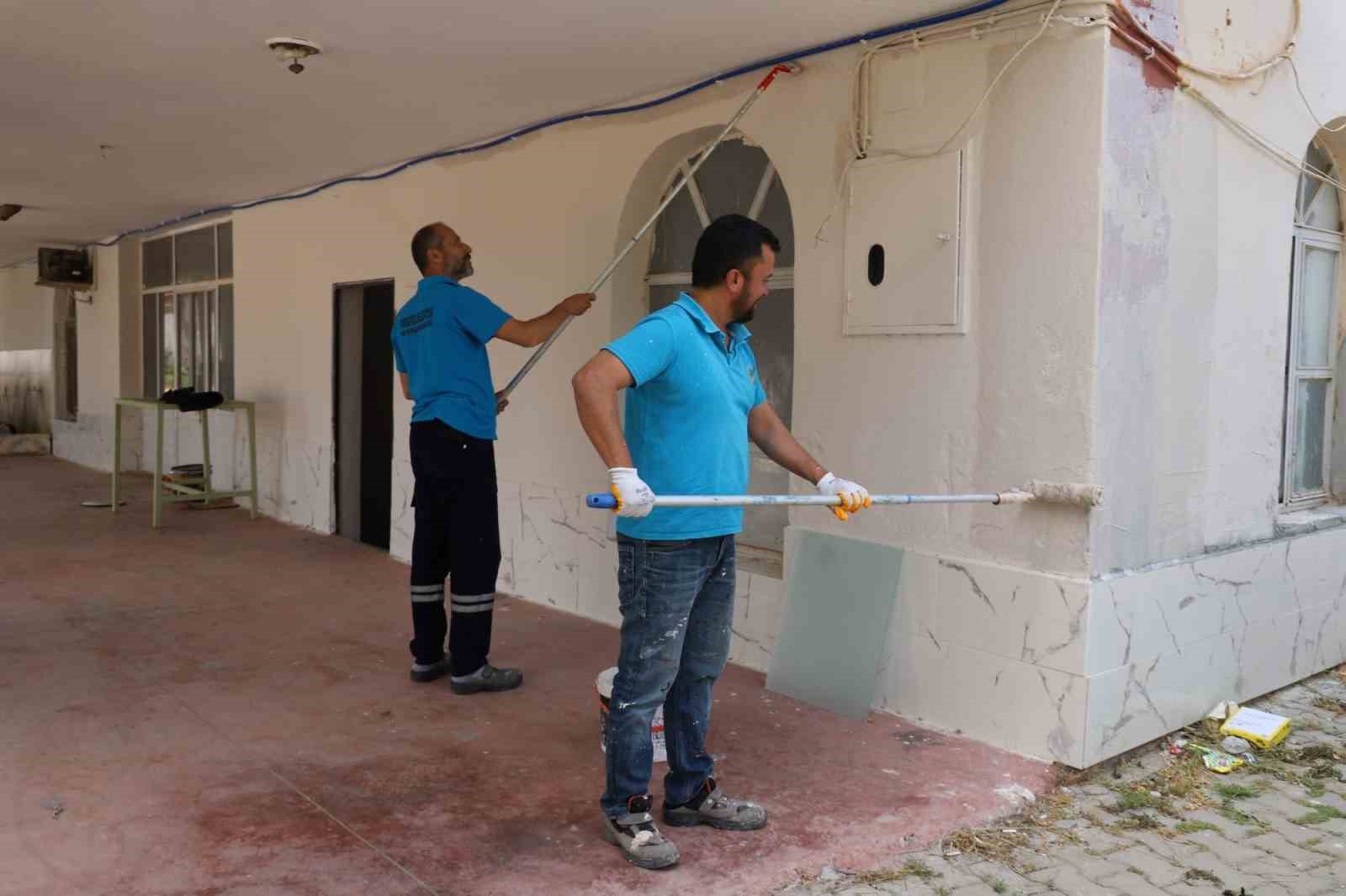 Turgutlu Belediyesi Park ve Bahçeler Müdürlüğü ekipleri kenti güzelleştiriyor 