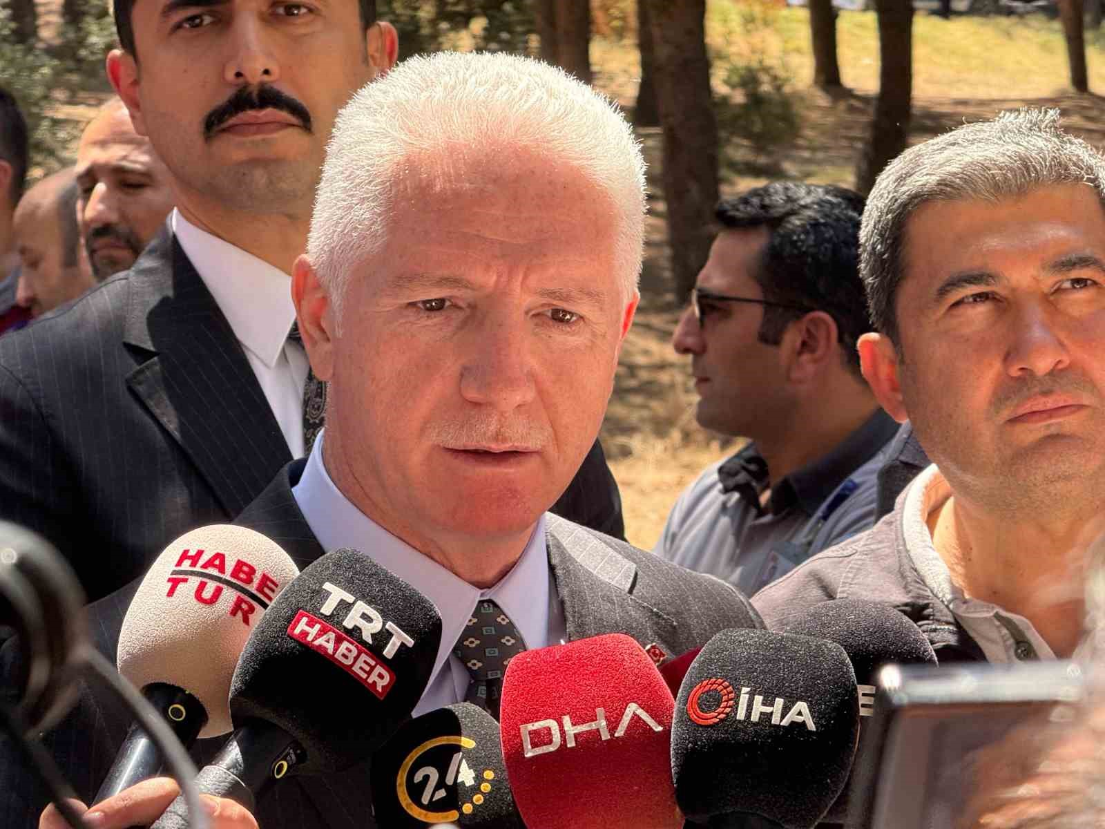 İstanbul Valisi Davut Gül, Sultangazi Kent Ormanı’nda incelemelerde bulundu: 