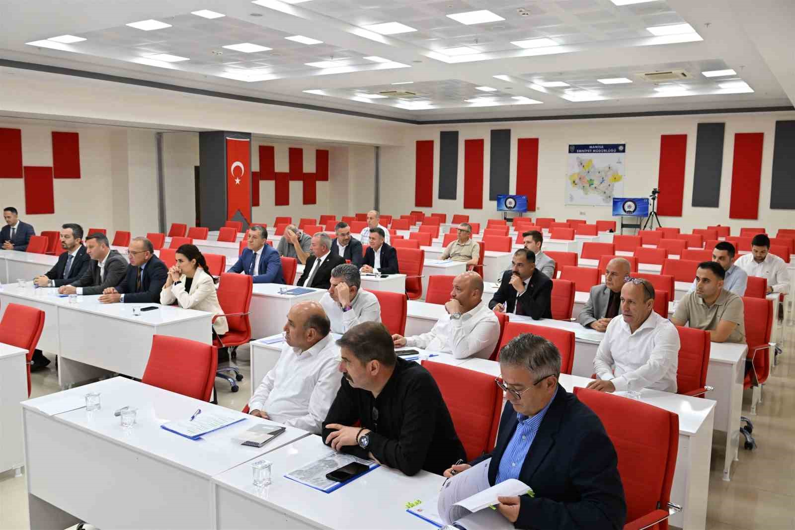 Manisa’da sahipsiz hayvanlar için etkin tedbirler masaya yatırıldı 