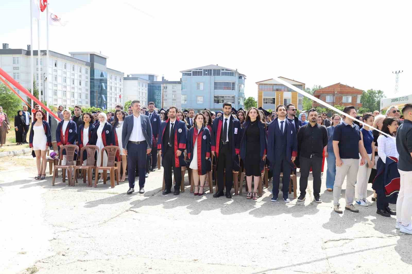OMÜ Hukuk Fakültesi’nde mezuniyet coşkusu 