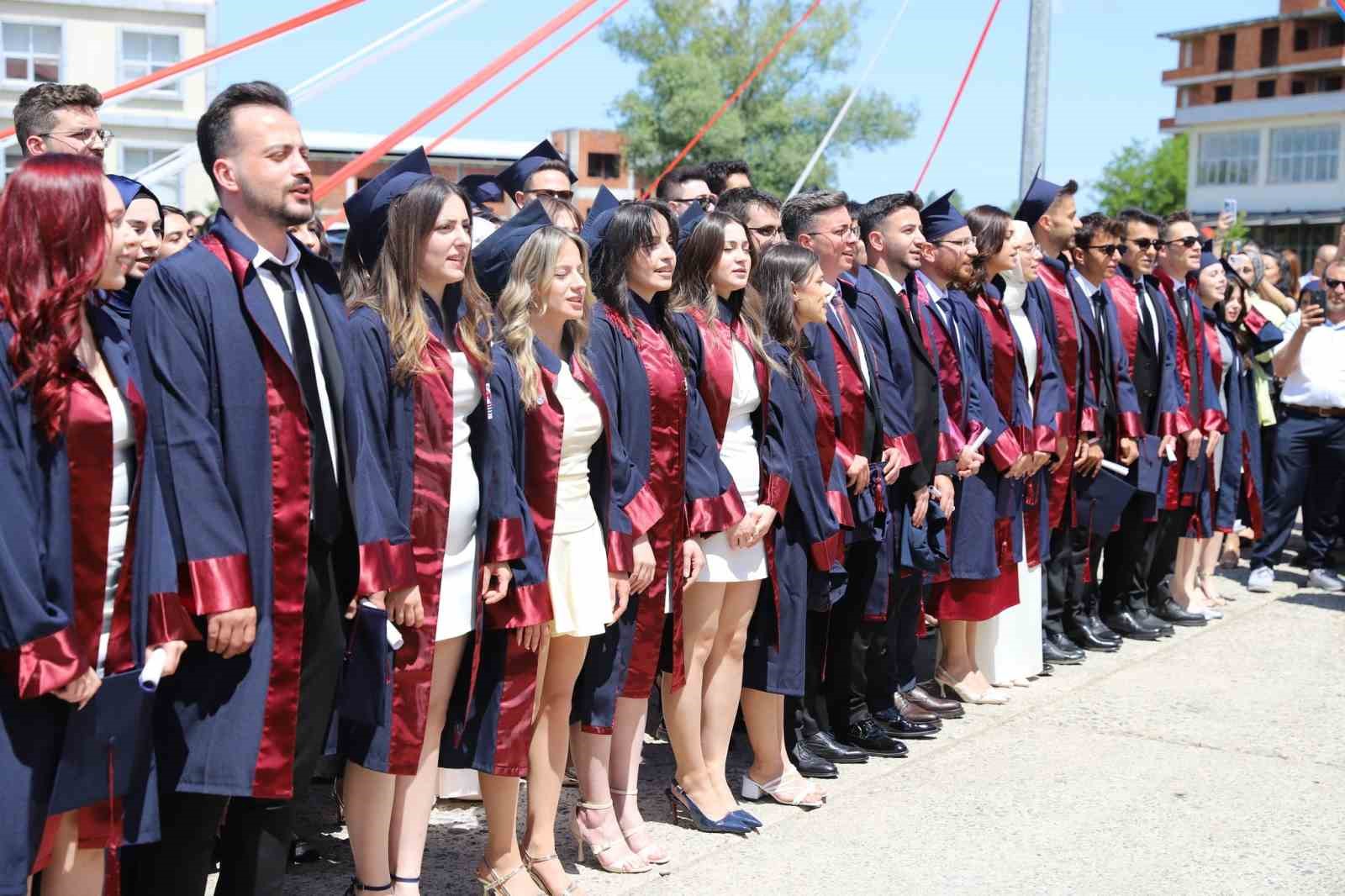 OMÜ Hukuk Fakültesi’nde mezuniyet coşkusu 