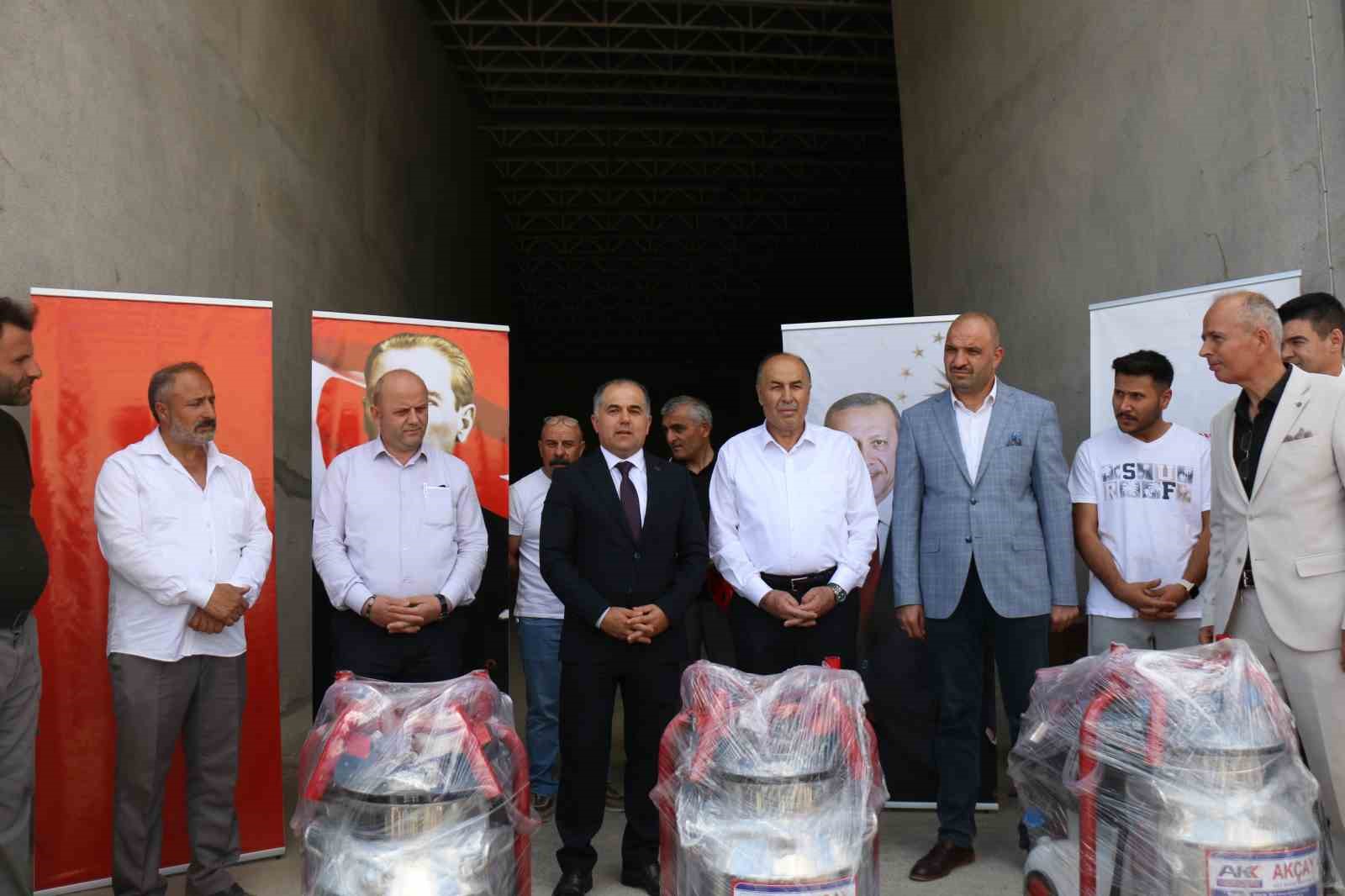 Çorum’da mobil süt sağım makinesi dağıtıldı 