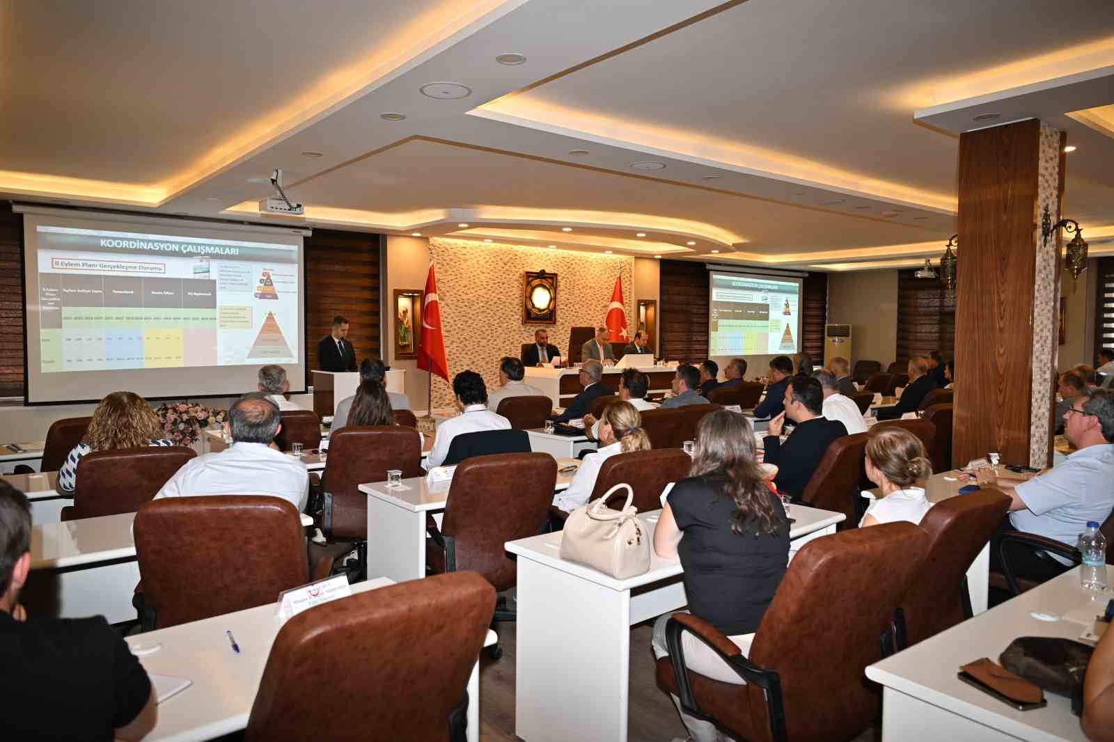 Vali Özkan: 