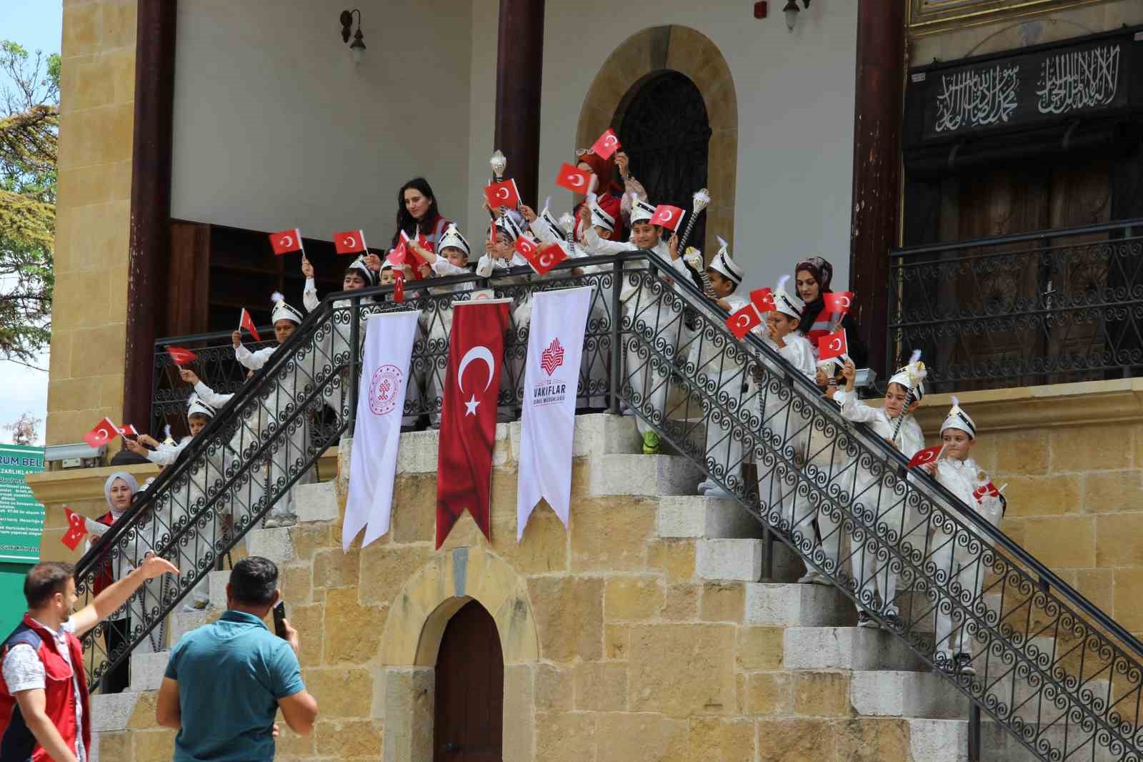 Çorum’da asırlardır süren gelenek yaşatıldı: 30 çocuk için sünnet şöleni düzenlendi 