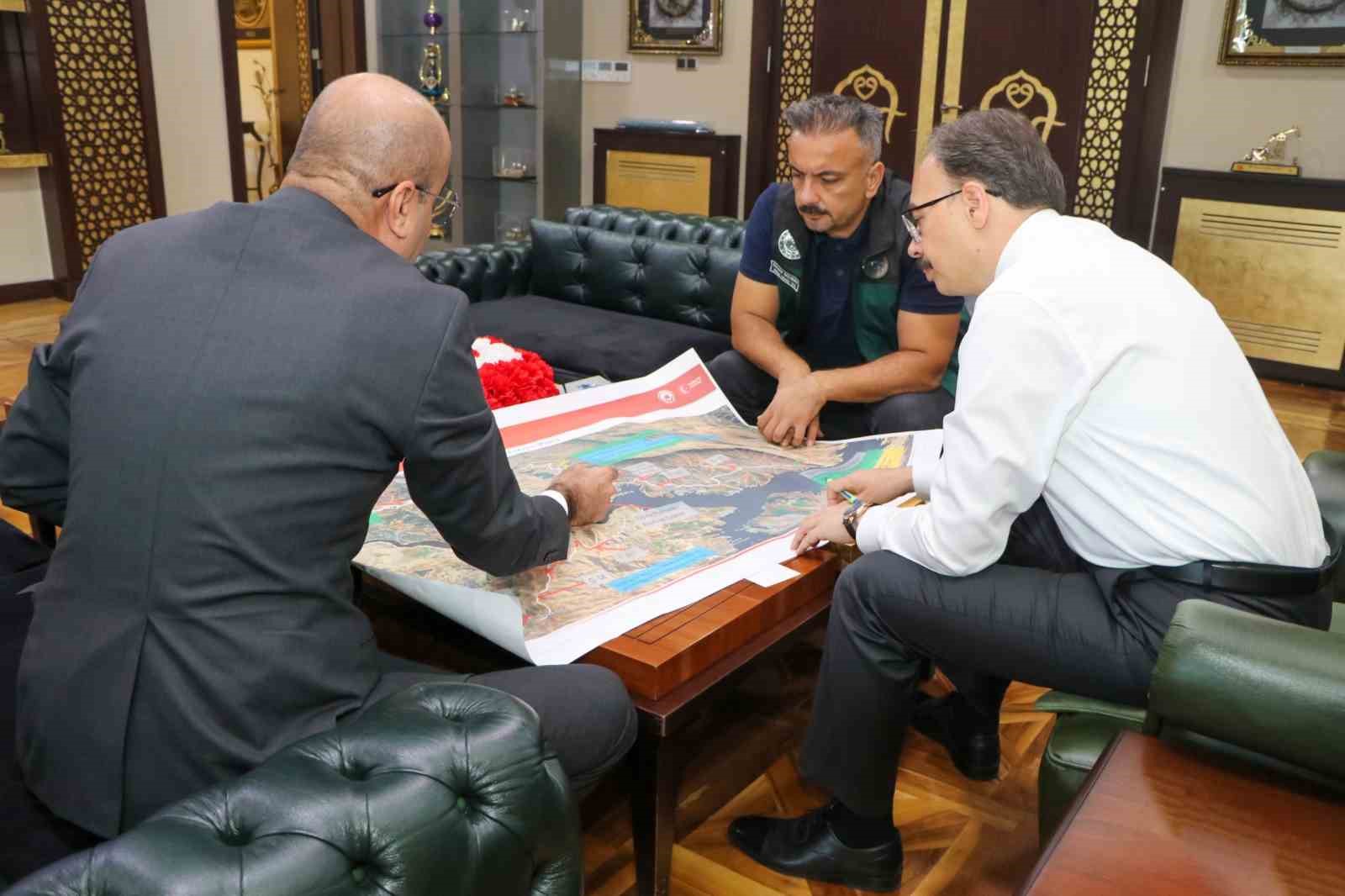 Siirt yığınlı tüneli ve bağlantı yollarında çalışmalar sürüyor 