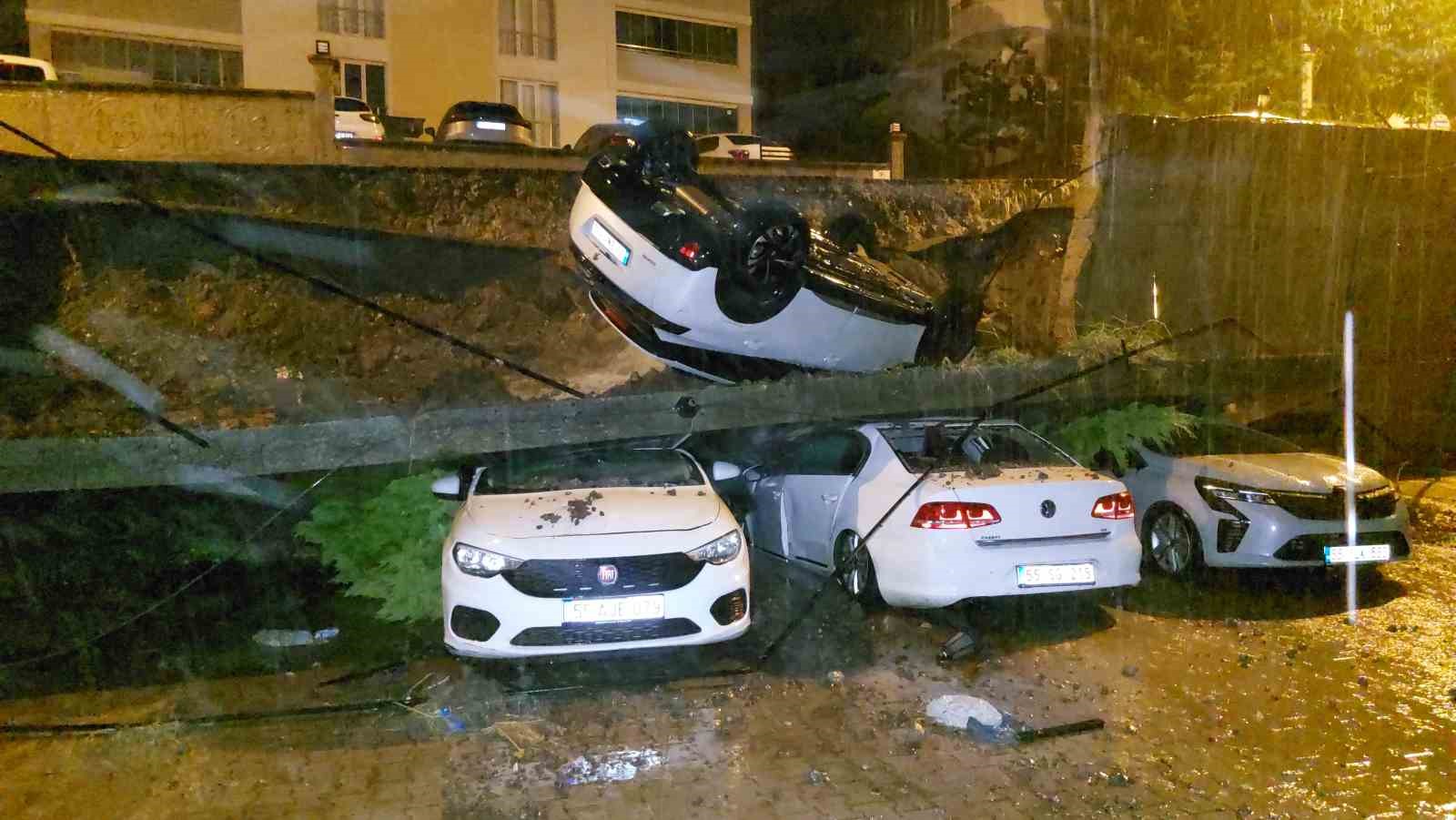 Samsun’da kuvvetli sağanak: İstinat duvarı araçların üzerine devrildi 