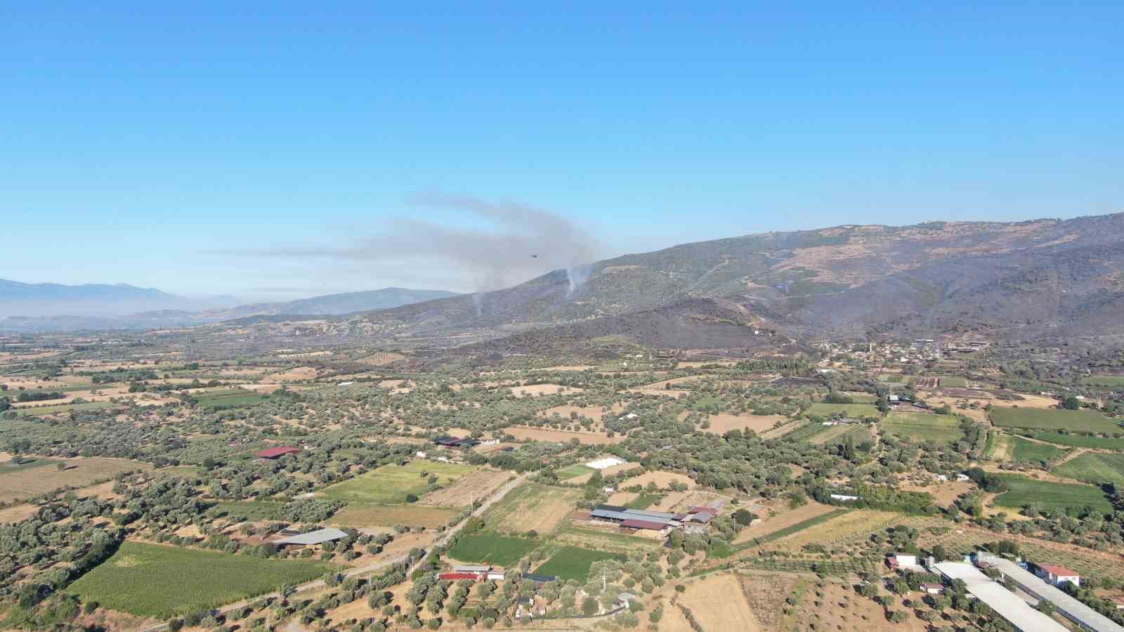 3 gündür devam eden orman yangını sonrası Ödemiş’in dağları siyaha büründü 