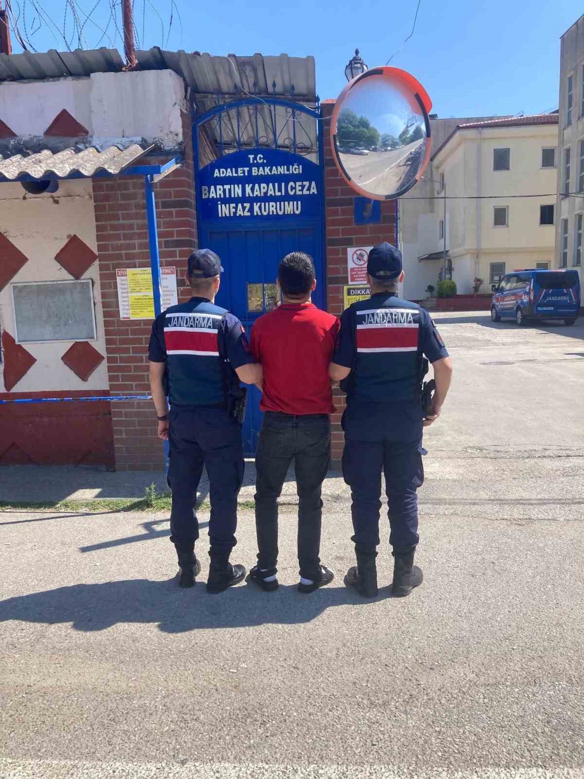 Bartın’da aranan 5 kişi yakaladı 
