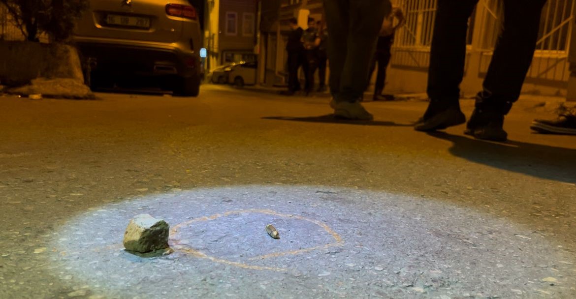 Bursa’da kavgada önce silahlar, sonra bıçaklar çekildi: 2 yaralı 