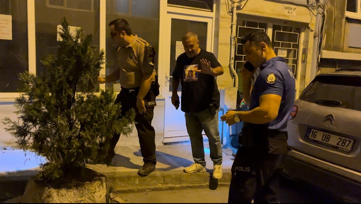 Bursa’da kavgada önce silahlar, sonra bıçaklar çekildi: 2 yaralı 