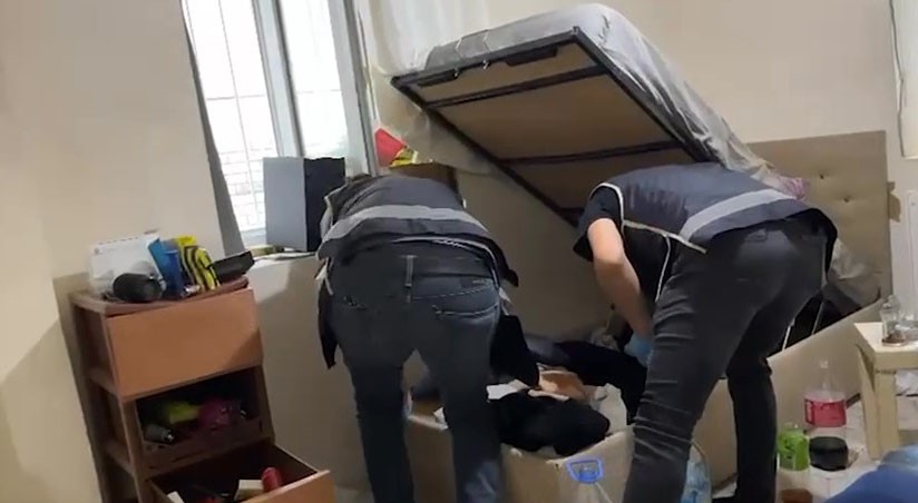 8.8 ton sahte alkol ele geçiren polis 18 milyonluk vergi kaybını önledi 