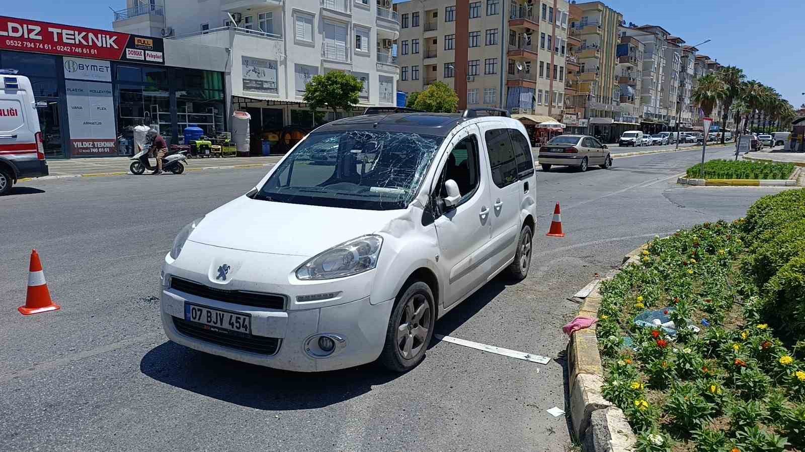 Kazada devrilip, tekrar tekerlerinin üzerine düştü 