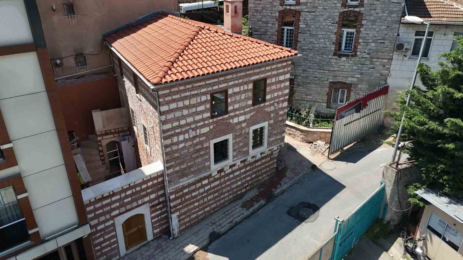 Fatih’te Asırlık Mektep yeniden hayat buldu 