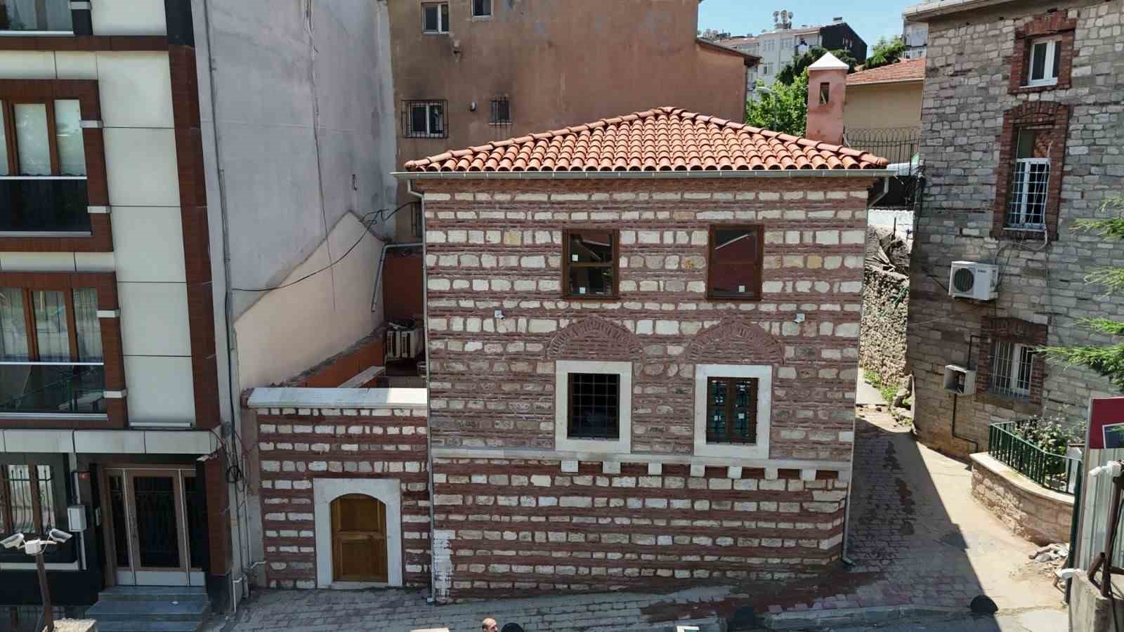 Fatih’te Asırlık Mektep yeniden hayat buldu 