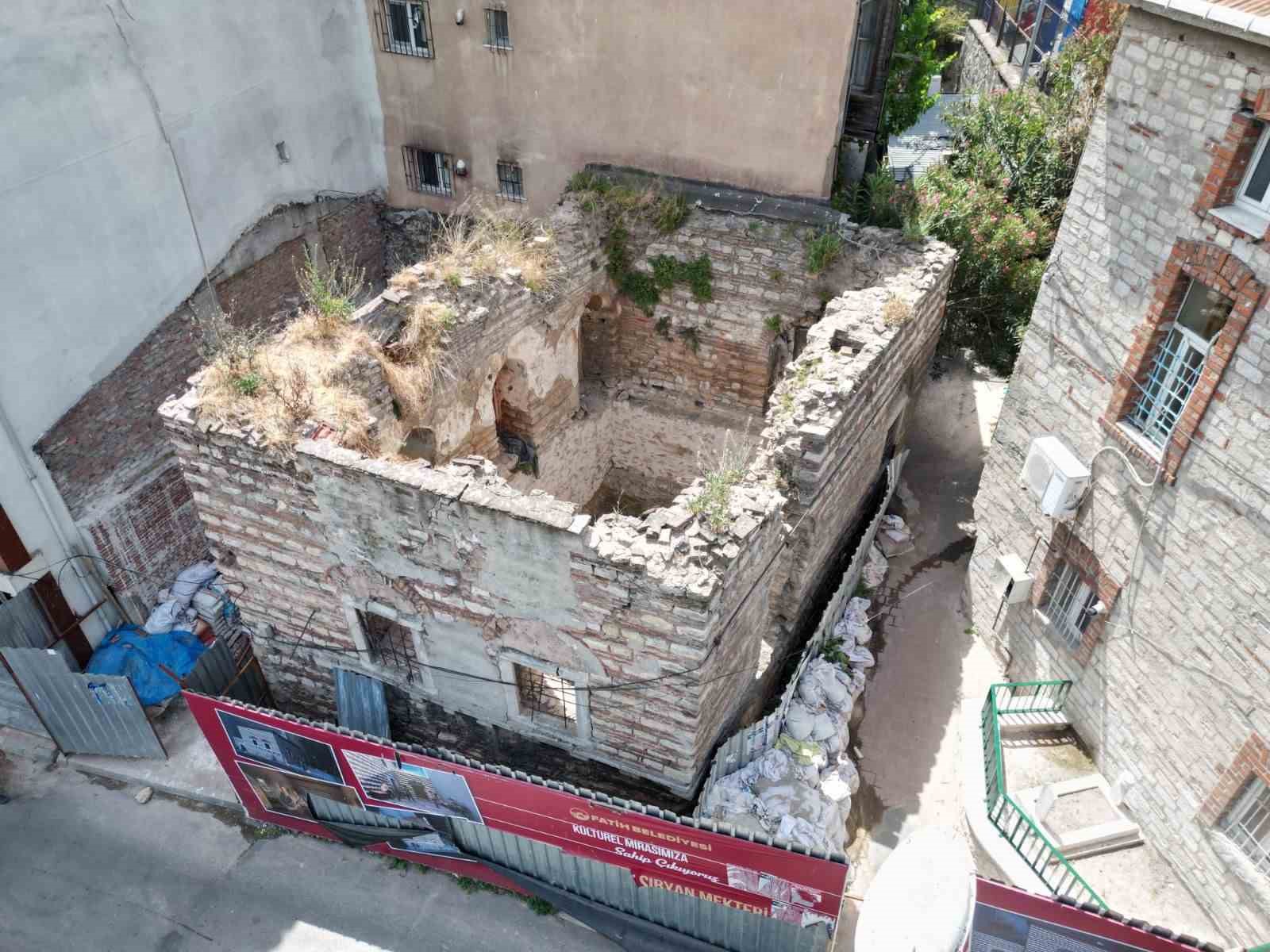 Fatih’te Asırlık Mektep yeniden hayat buldu 