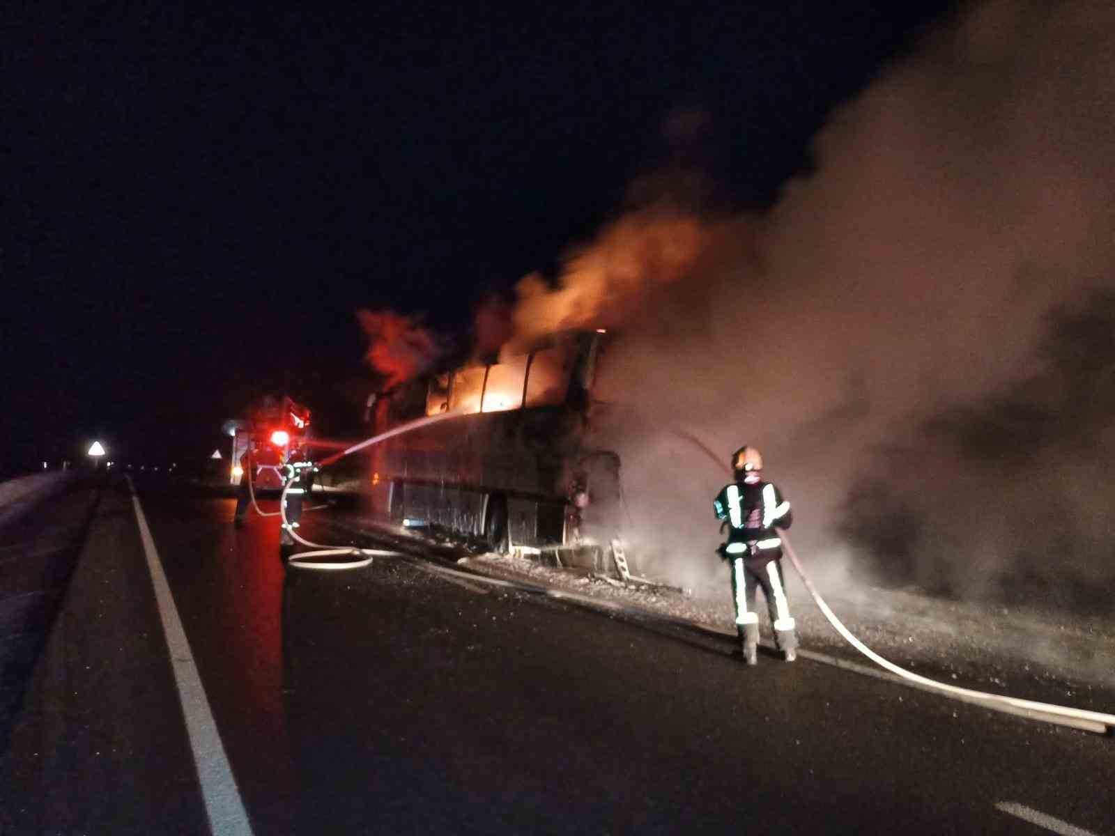 İşçi servis otobüsünde korkutan yangın 
