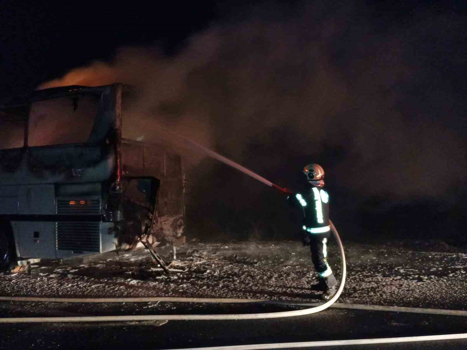 İşçi servis otobüsünde korkutan yangın 