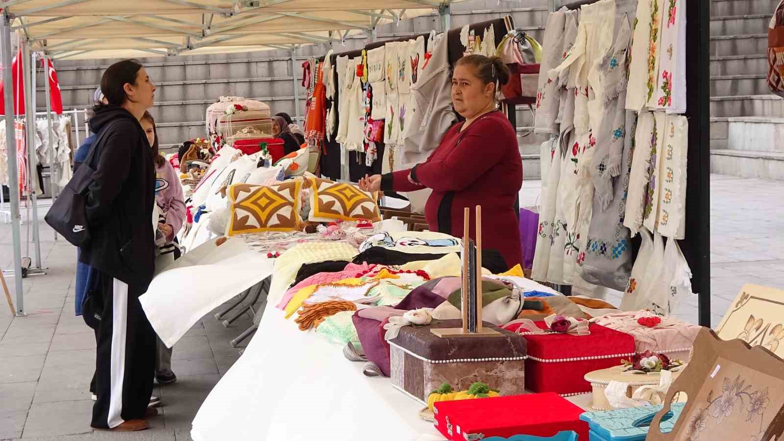 Aile Destek Merkezleri’nde üreten anneler ve çocuklarının ürünleri vatandaşların beğenisine sunuldu 